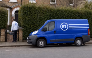 Commercial van leasing for telecom - An engineer with a blue van is arriving at a customer’s gate